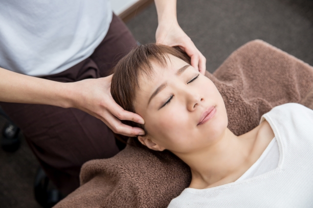 頭と首への施術で脳脊髄液の流れを促し腰痛を改善します